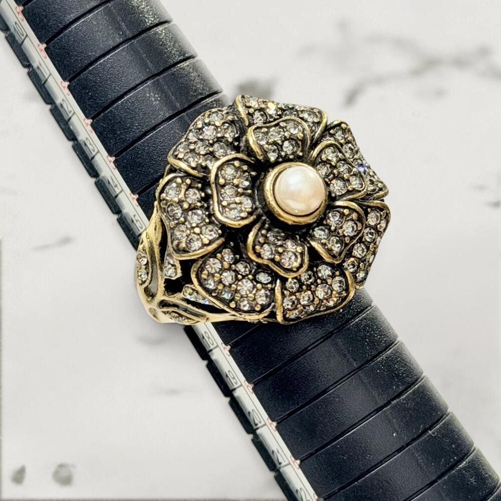 Heidi Daus Crystal Pearl Flower Ring Sz 8 Antique Gold Tone Statement Cocktail
